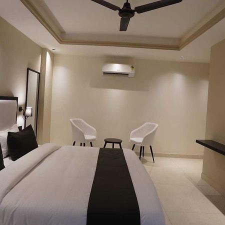 ניו דלהי Hotel King Plaza Near Delhi Airport מראה חיצוני תמונה